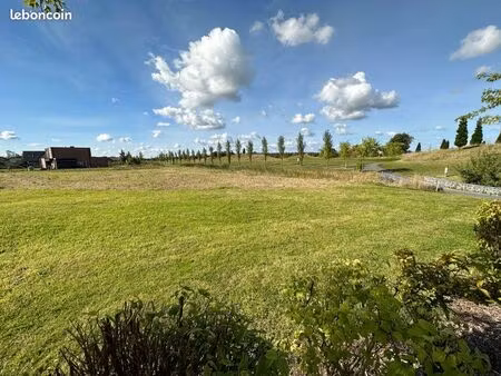 terrain d’exception de 1747 m² en première ligne sur le golf de merignies