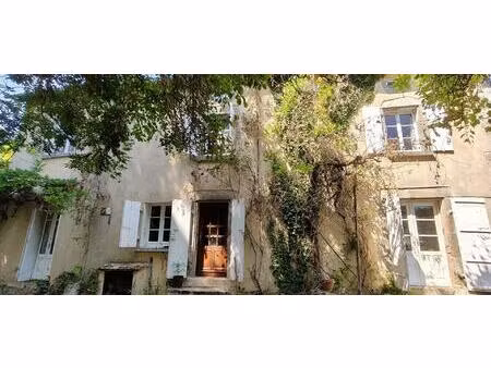 maison atypique avec parcelles agricoles