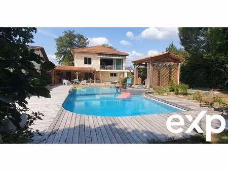 maison lumineuse avec piscine et terrain d'1 hectare proche be