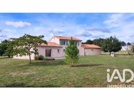 vente maison 7 pièces 178 m² à messemé (86200)  275 500 €