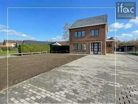 volledig gerenoveerde woning met tuin  parking  3slpks  badk