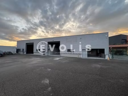 location local d'activités 375 m²