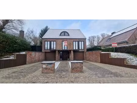 magnifique villa spacieuse dans un quartier résidentiel