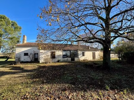 ensemble : maison d'habitation et dépendances .