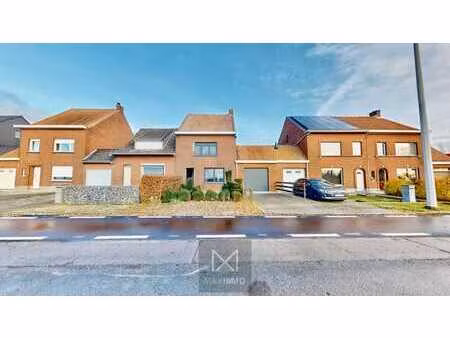 maison familiale entièrement rénovée avec jardin et garag...