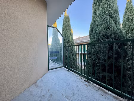 nimes / daudet - studio meuble avec balcon