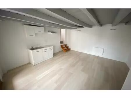 location appartement  m² t-4 à vendeuvre-du-poitou  550 €