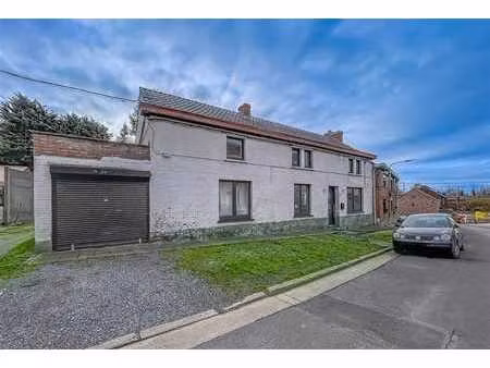 grande maison 4f a renover partiellement