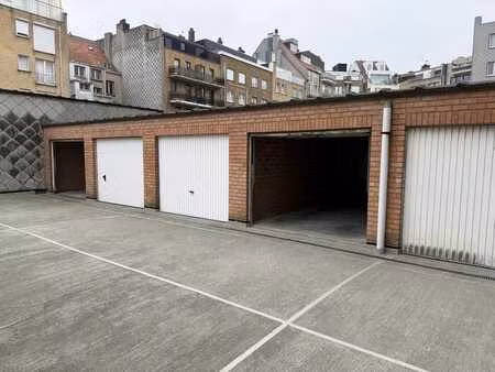 garage à vendre en plein cœur de knokke - van bunnenlaan 20