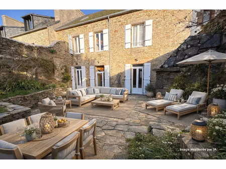 sur le port  maison 6 chambres et jardin