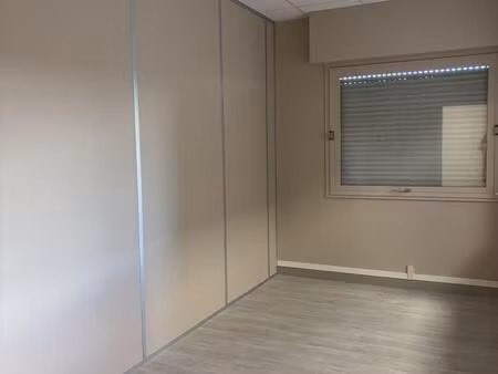 location boutique/local commercial 300 m²