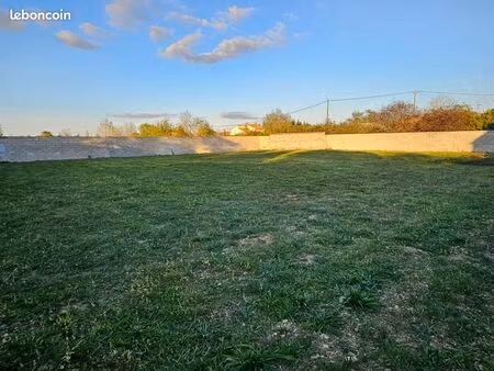 terrain constructible de 1 800 m² au calme – possible division