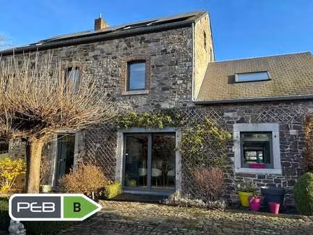 propriété d’exception avec piscine et annexe polyvalente