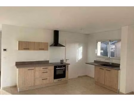 location maison à sainte-hélène (33480) : à louer / 90m² sainte-hélène