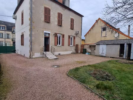 immeuble (211.5 m2) moulins