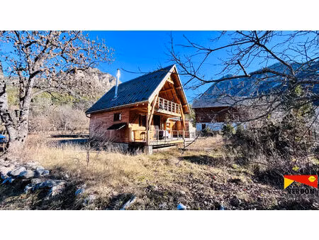 chalet récent  en très bon état  avec dépendance et terrasse !