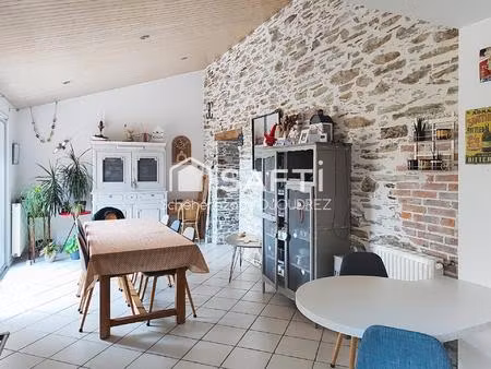 maison en pierres de 123m² - 5 pieces - double garage - 615m² de terrain -