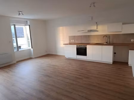 location appartement 4 pièces 82 m² à bressuire (79300)  745 €