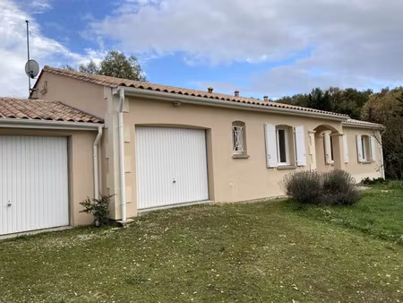 location maison 5 pièces 122 m² à puymoyen (16400)  1 201 €