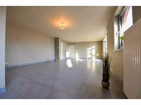 te huur  ruim  instapklaar 2-slaapkamer appartement geleg...