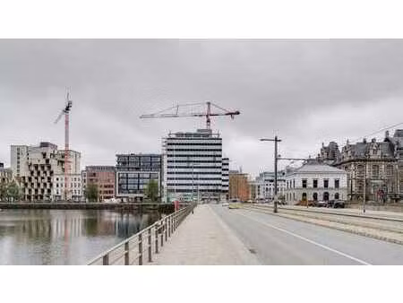 bureau en loft à vendre dans un emplacement unique près du