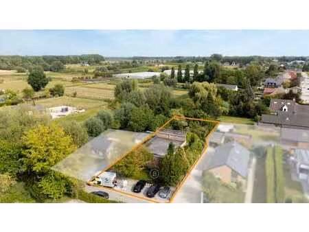 ruime laagbouwvilla met 5 slaapkamers en 150 m² kelder/ga...