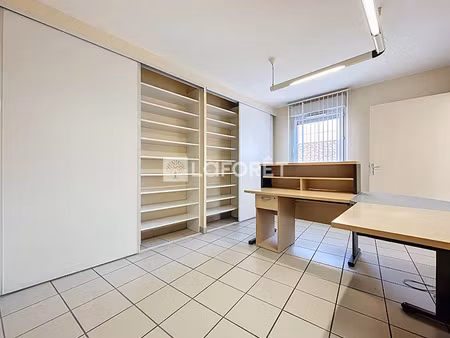 location locaux professionnels 77.14 m² à elbeuf (76500)  825 €