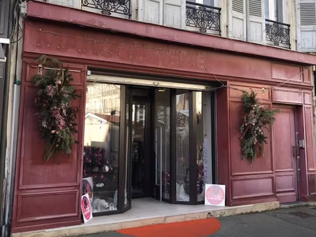 location locaux professionnels 76 m² à rochefort (17300)  1 310 €