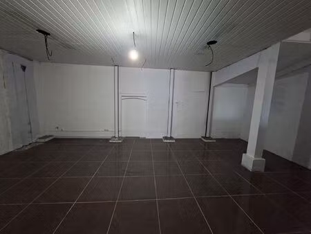 a louer : local commercial premium - 85 m2 - saint-pierre