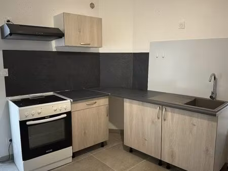 maison à louer 2 chambres  garage  extérieur clôturé