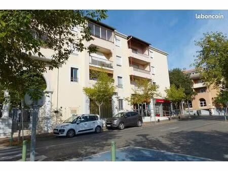 parking pour 1 ou 2 motos