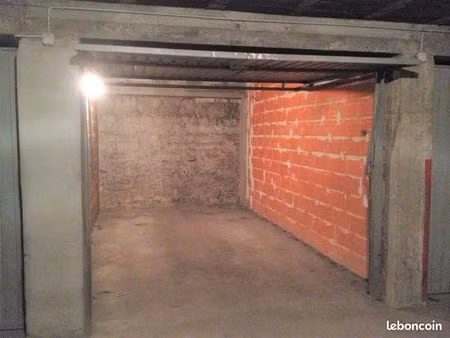 garage/box dans immeuble privé - saint etienne centre-ville (jean jaurès)