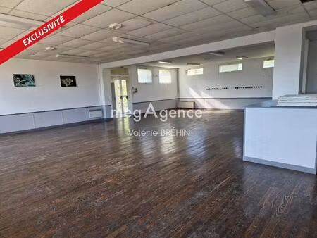 hambers  ancienne salle de 340 m² environ avec un changement de destination possible avec 