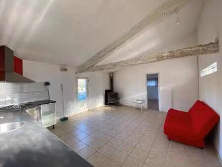 location saisonnière meublé maison t2 avec jardin et parking dans centre équestre meyrargu