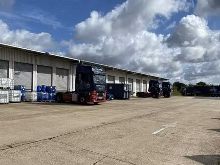 location entrepôt / local d'activités saran 3 385 m²