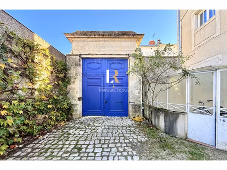 a deux pas du marché - hotel particulier avec ascenseur et cour anglaise