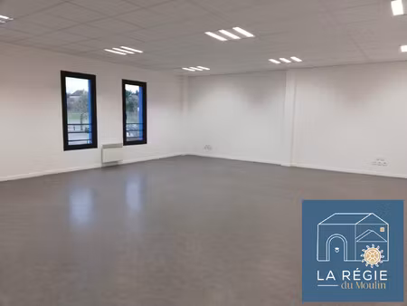 location local commercial 64m² les avenieres veyrins thuellin 38630