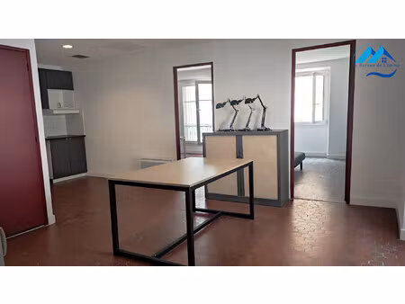 location local professionnel 52m² marseille 1er