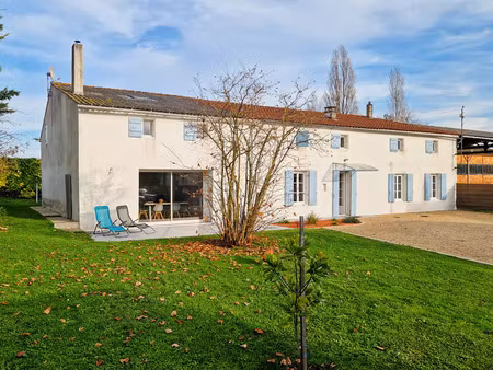 vente maison 8 pièces 244 m² surgères (17700)