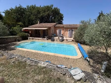 en campagne villa avec terrain et piscine