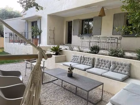 grande villa de 165 m2  garage  dépendances  piscine.