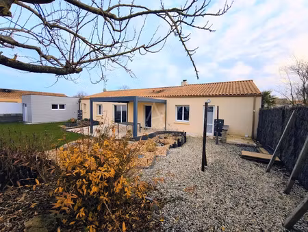 vente maison 6 pièces 125 m² à les epesses (85590)  308 000 €