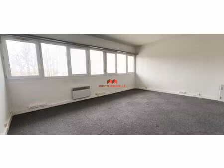 location local professionnel 30m²