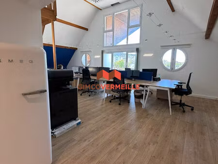 location local professionnel 160m²