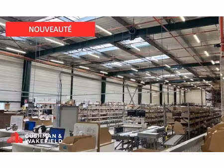 site indépendant 5 560 m² (entrepôt / activité) proximité la janais