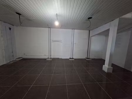 local commercial t2 saint-pierre à louer