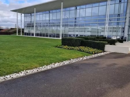 a compiègne  à louer  deux plateaux de bureaux de 605 m² et 459 m²  disponibles immédiatem