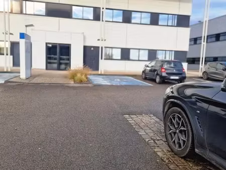 a louer  4 plateaux de bureaux situés à compiègne  disponibles immédiatement  parkings ext