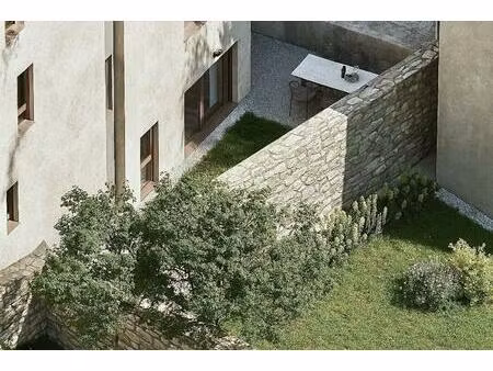 t3 au rez de chaussée clos de murs