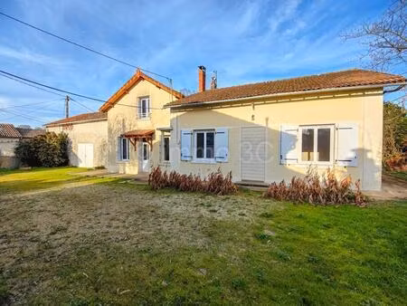 maison en pierres avec petite maison rénovée et terrain